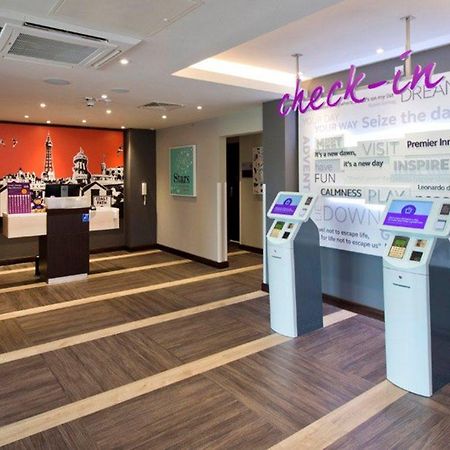 Premier Inn Holyhead Esterno foto