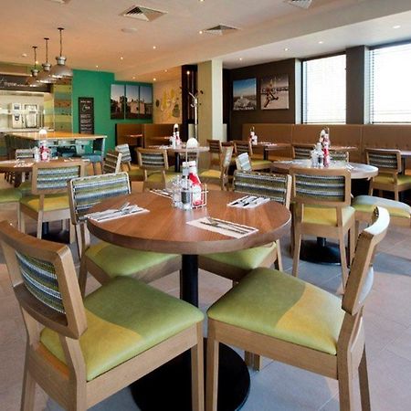 Premier Inn Holyhead Esterno foto