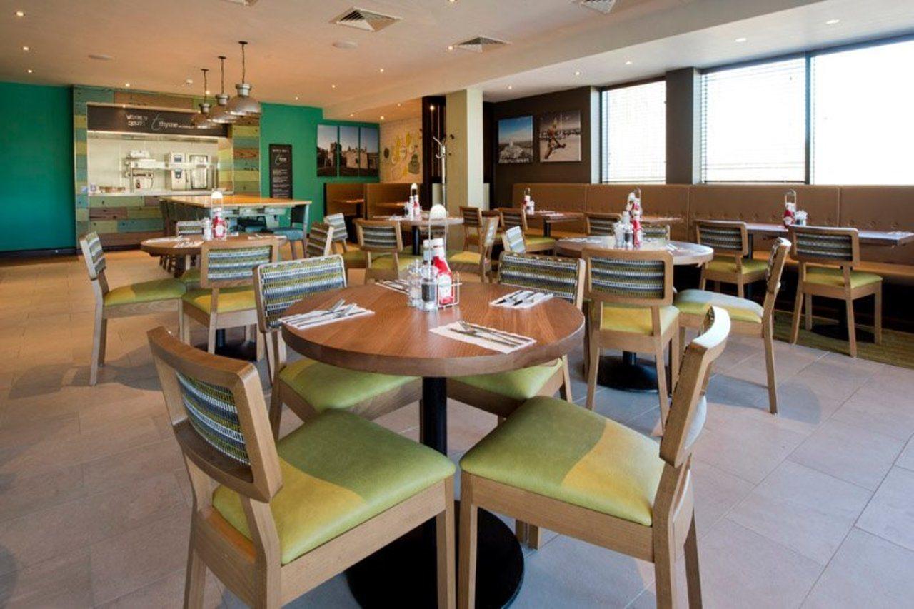 Premier Inn Holyhead Esterno foto