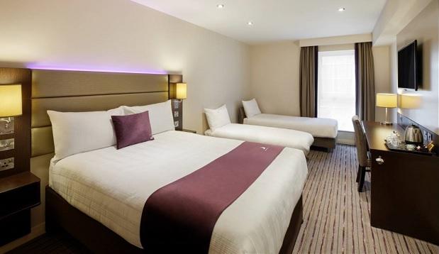 Premier Inn Holyhead Esterno foto